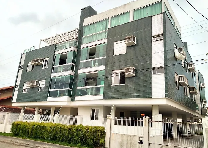 Apartamento de 2 quartos a 3 minutos a pé da praia de Cachoeira de Bom Jesu com águas calmas