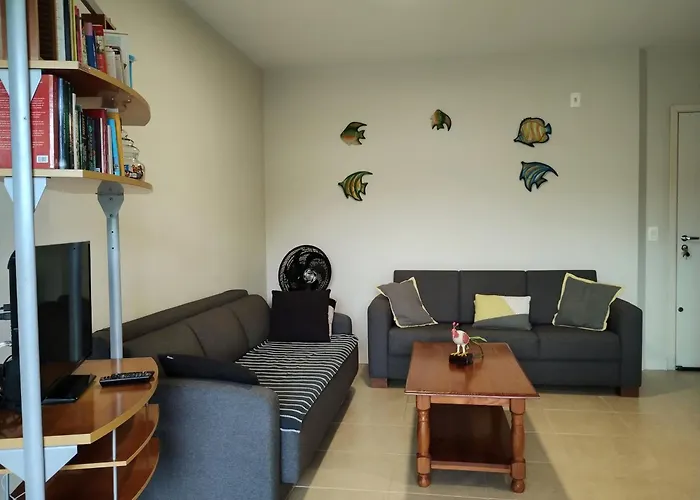 Apartamento de 2 quartos a 3 minutos a pé da praia de Cachoeira de Bom Jesu com águas calmas