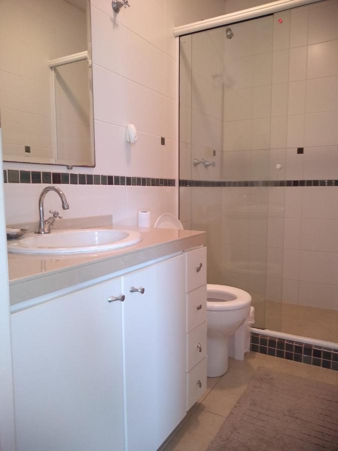 Apartamento De 2 Quartos A 3 Minutos A Pé Da De Cachoeira De Bom Jesu Com águas Calmas Florianópolis