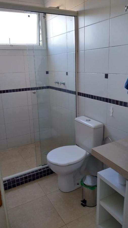 Apartamento De 2 Quartos A 3 Minutos A Pé Da De Cachoeira De Bom Jesu Com águas Calmas Florianópolis
